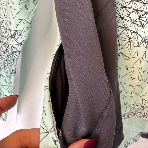 Sugoi Women’s Large Cycling Fleece Top Long Sleeve Aqua Midzero 1/4 Zip EUC - Picture 4 of 11